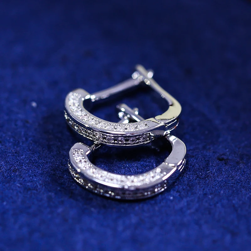 Модные серьги-кольца заполненные прозрачными фианитами круглые для женщин