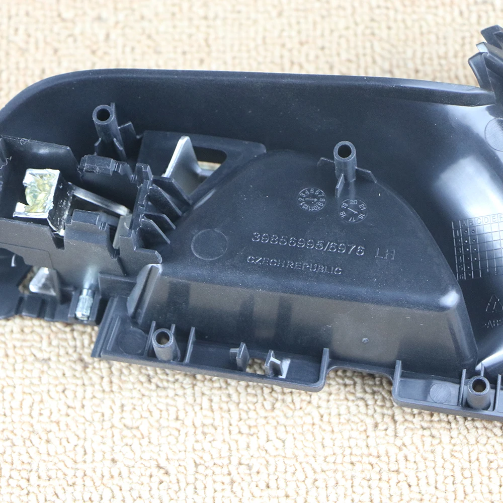 39856995 39857005 внутренняя ручка двери ПАССАЖИРА передний правый и левый черный для VOLVO