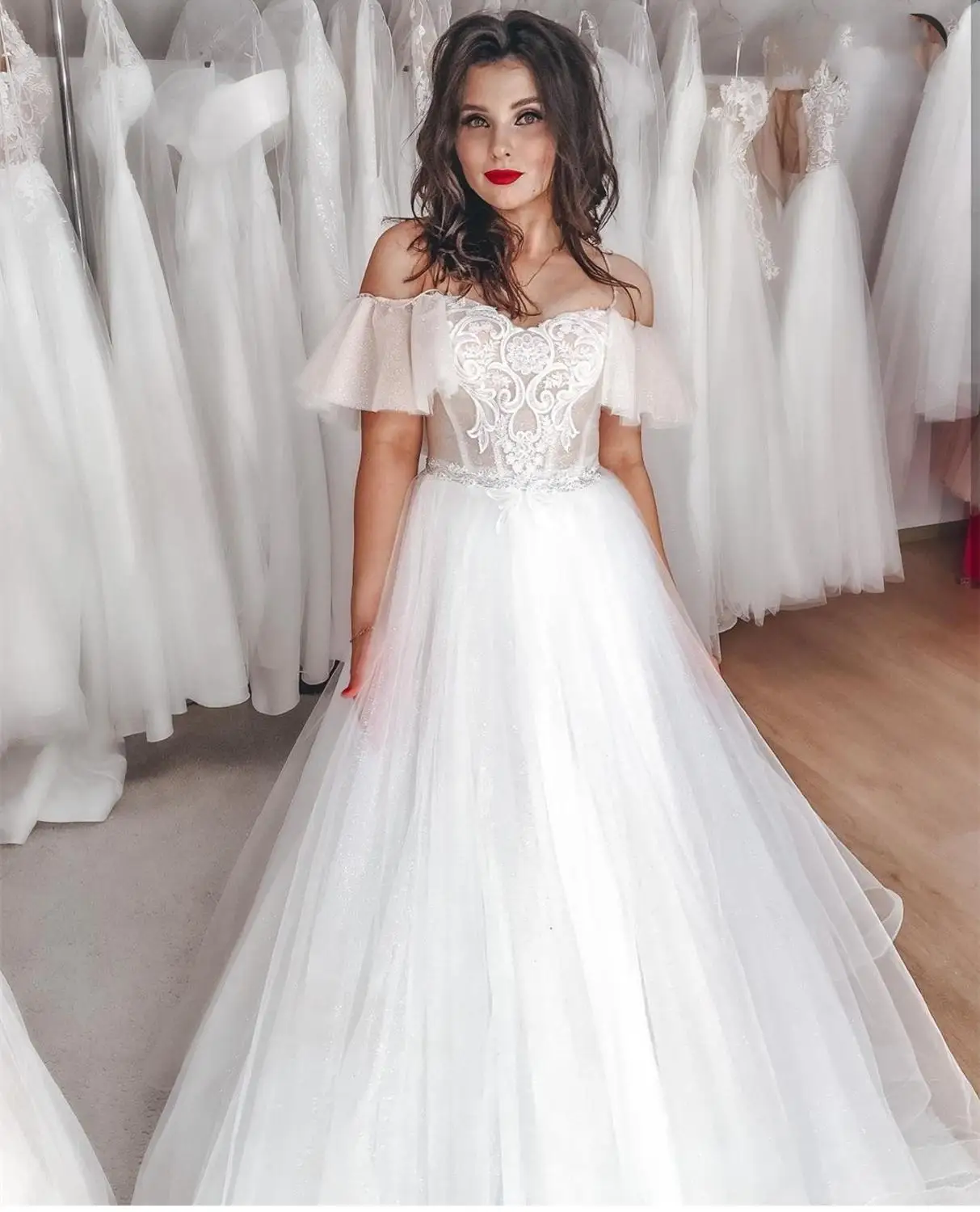 

Wedding Dress 2020 Off Shoulder Short Sleeve Lace Appliques Bridal Gowns Custom Made Bridal Gown White Floor Length Elegant