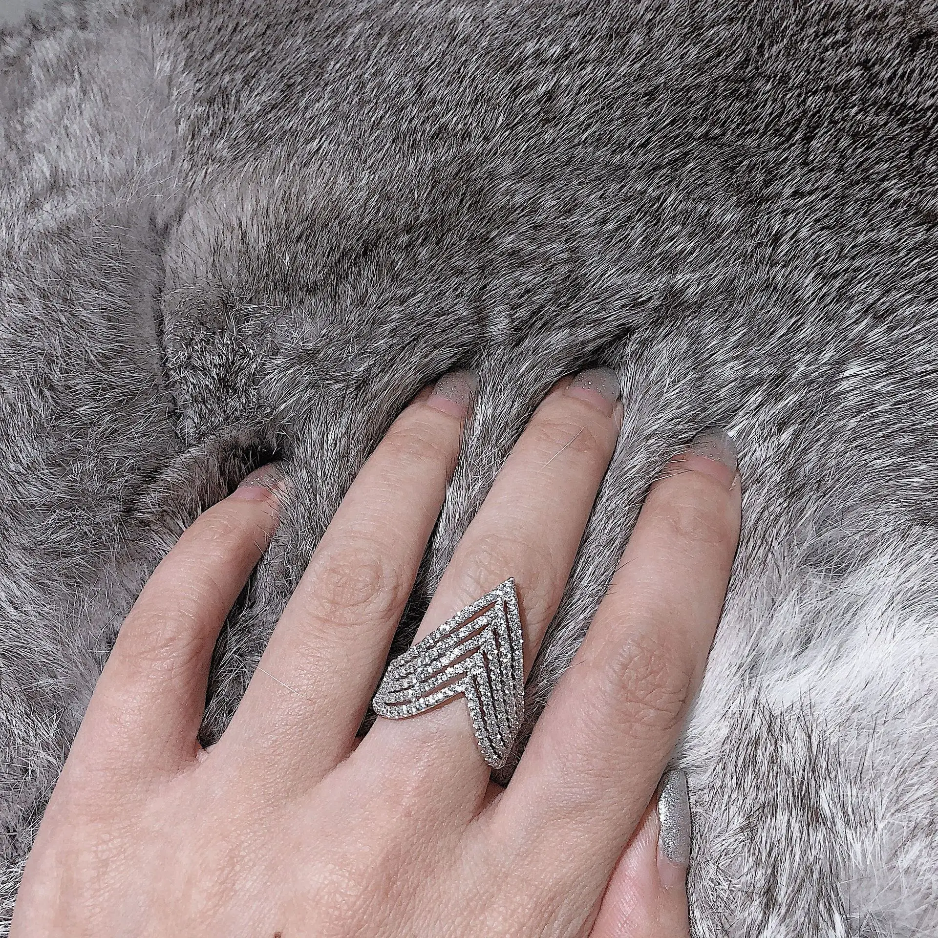 

Elegant Silver Color Rhinestone Crystal Ring Wide Love Rings For Women Wedding Engagement Full Zircon Finger Rings Jewelry Gifts