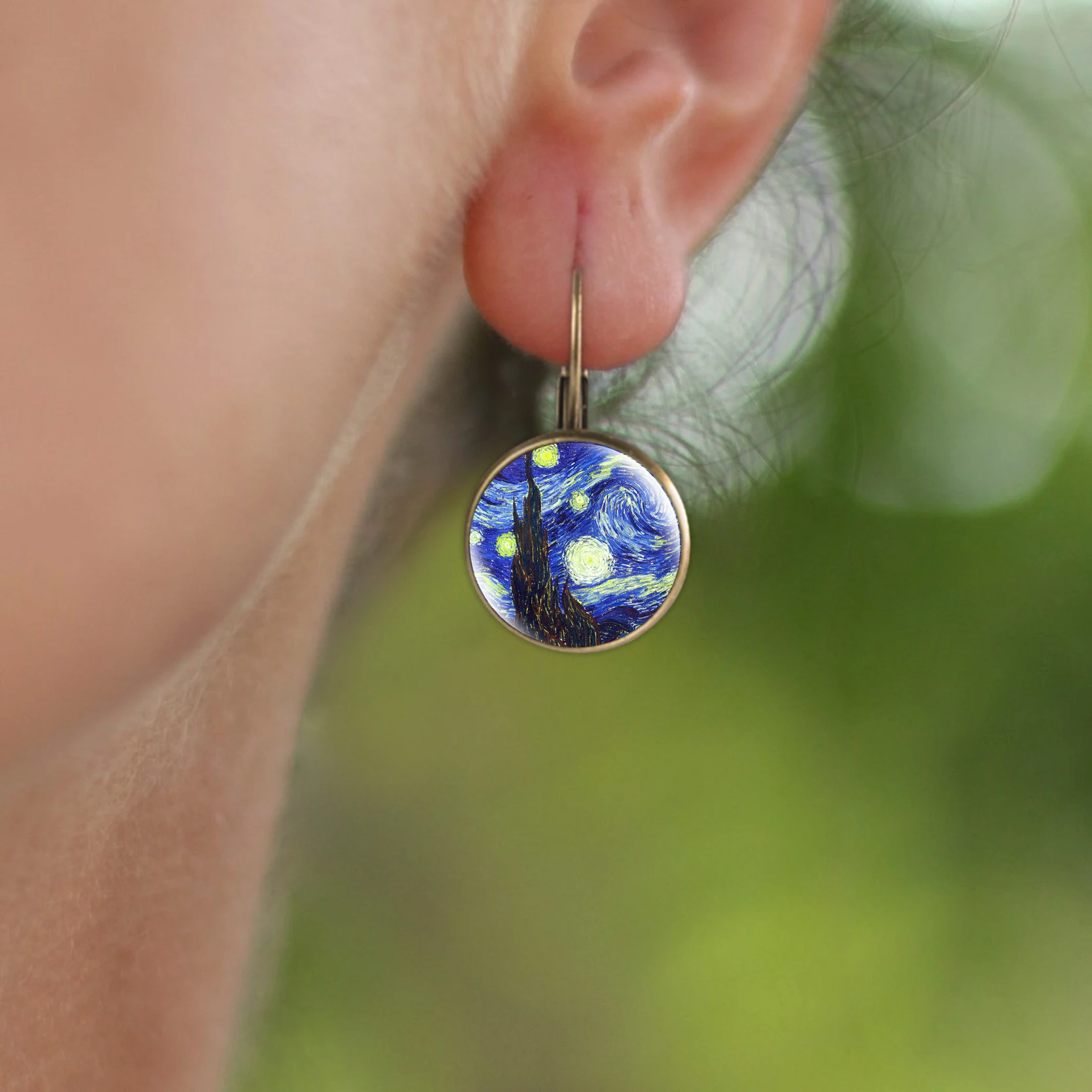 Женские серьги-гвоздики в виде звезд