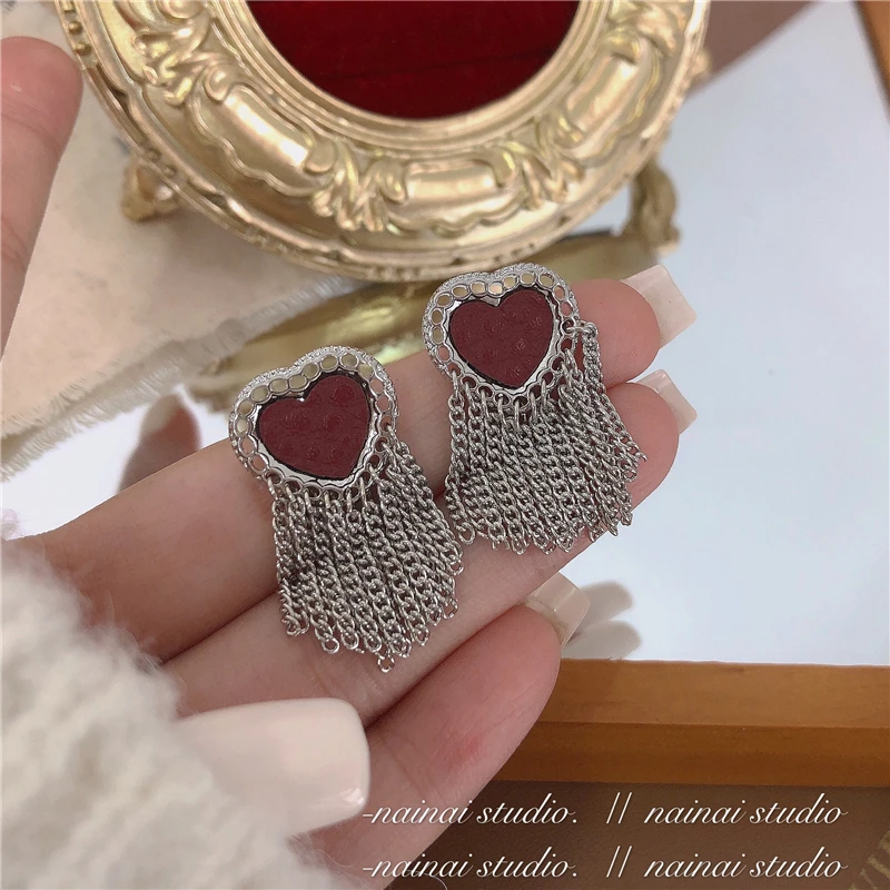 INS не мейнстрим чувство дизайна серьги красные кожаные Сердце Длинные с бахромой