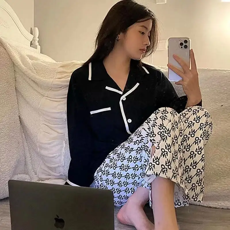 

Simple pajamas for girls in spring and summer