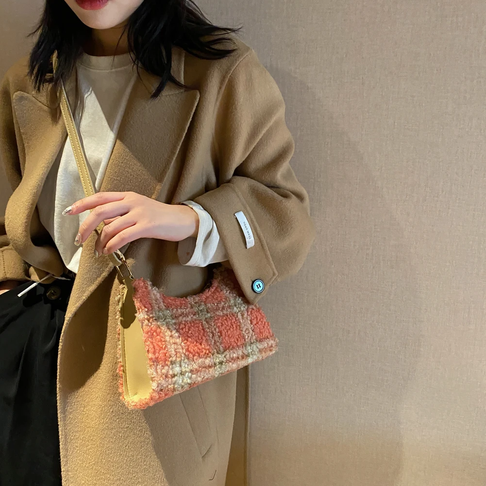 

Retro Autumn Plaid Pattern Underarm Bag Fashion Daily Shoulder Handbags Hobo Elegant Women Plush Plaid Pattern Crossbody Bag New