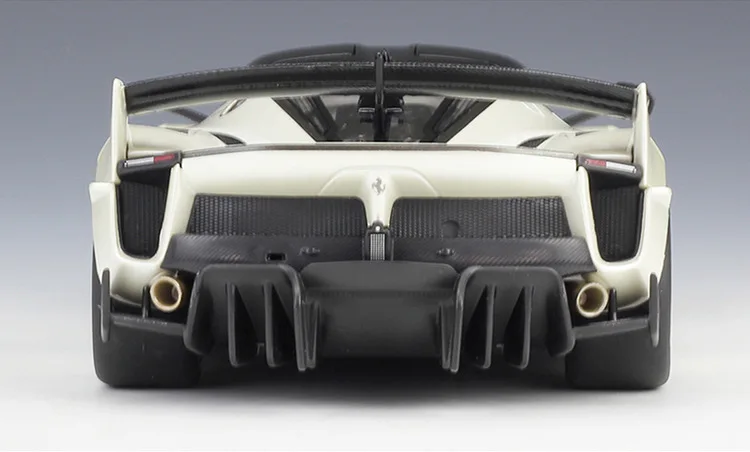 Bburago литая под давлением модель спортивного автомобиля FXX K EVO 1:18 из металлического сплава Высокая симуляция автомобилей с базой Игрушки для мальчиков подарки для мальчиков
