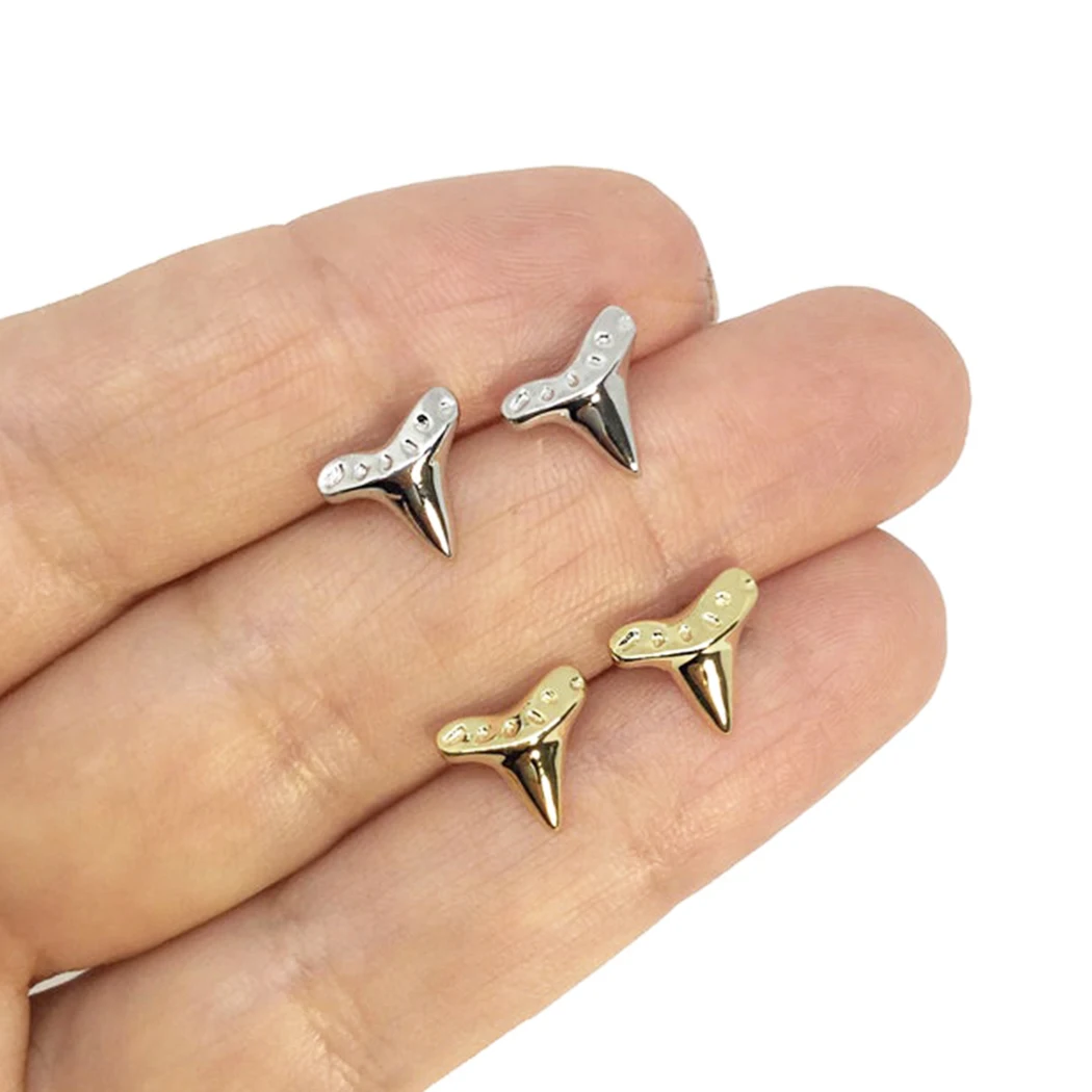 Boho Dainty Shark Tooth Stud Earrings for Women Girls Minimalist Shark Teeth Studs Earrings Shining Female Friends Jewelry