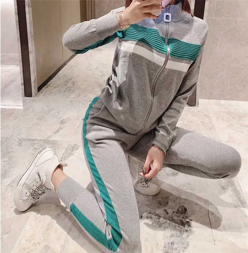 Женский трикотажный спортивный костюм комплект из 2 предметов куртка на молнии с