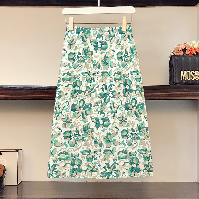 

Женская юбка-трапеция средней длины, с принтом и вышивкой