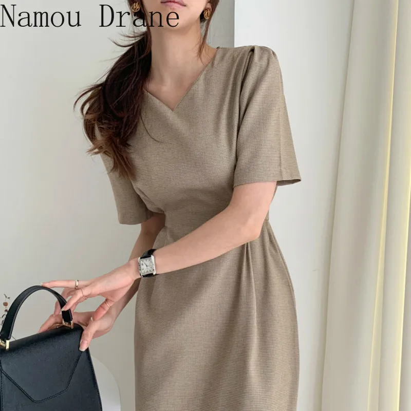 Женское винтажное облегающее платье миди длинное в клетку с V образным вырезом и