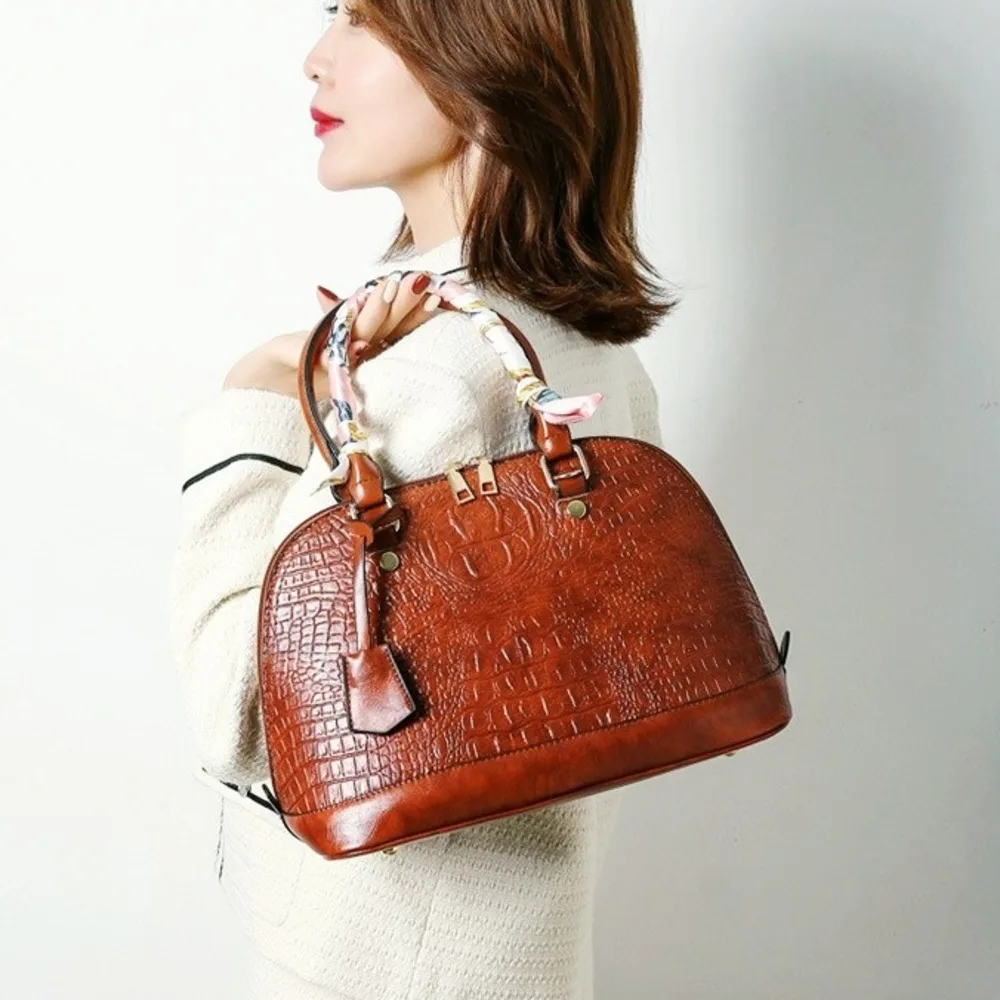 

2021 New Three Piece Cover Mother Bag Silk Scarf Decoration Wrist Hand Bag Simple Single Shoulder Messenger Bag luxury brand