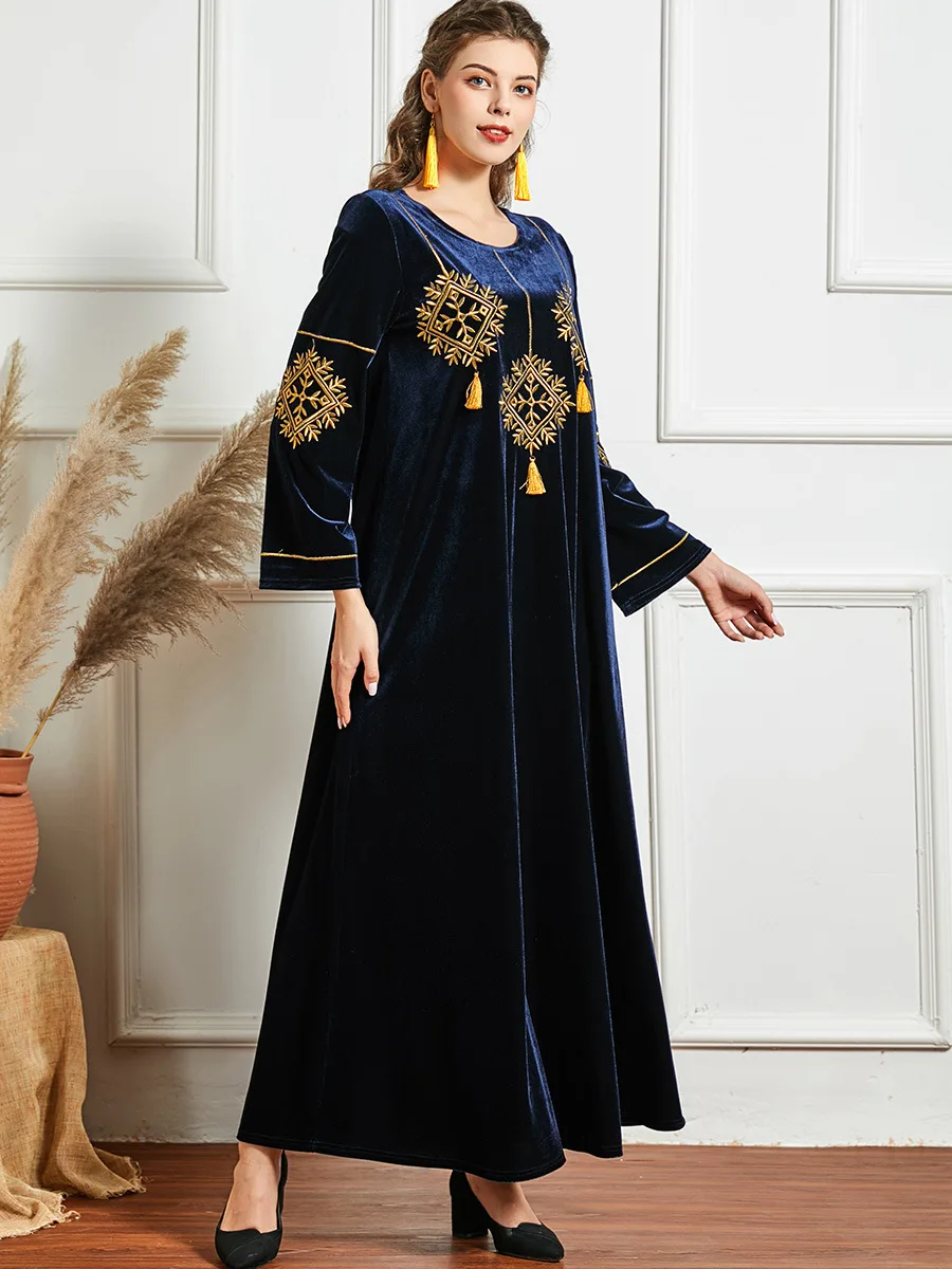 Женское бархатное платье с вышивкой длинное в арабском стиле зима 2021 | Женская