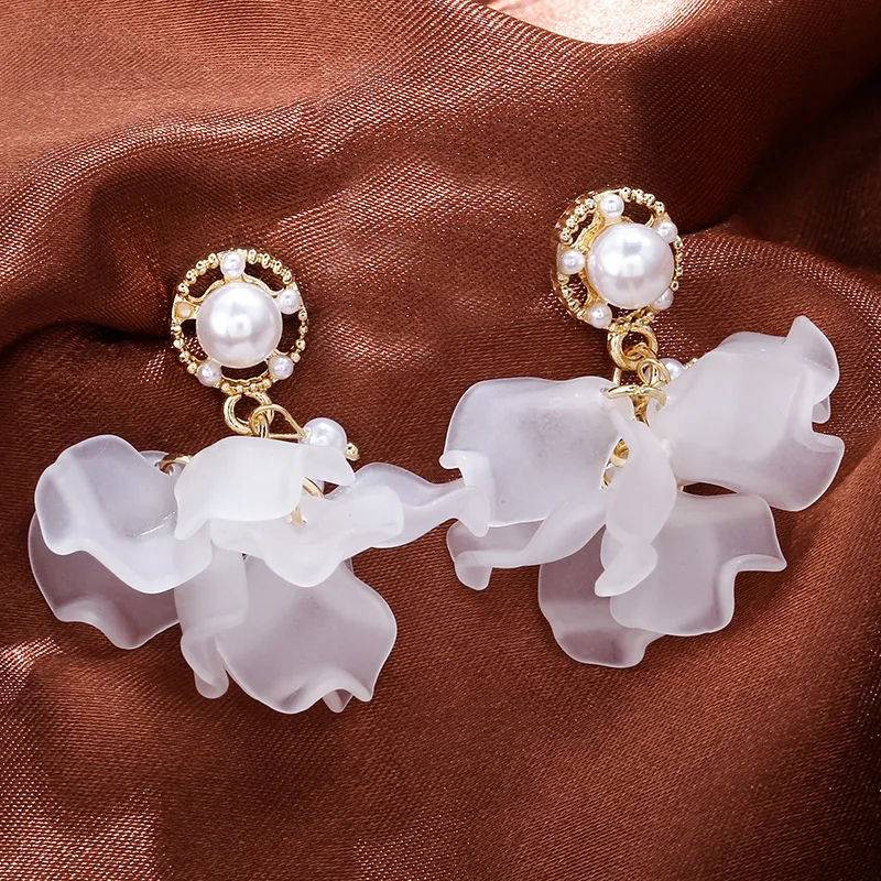 Белая акриловая с цветами и лепестками свисающие серьги для женщин