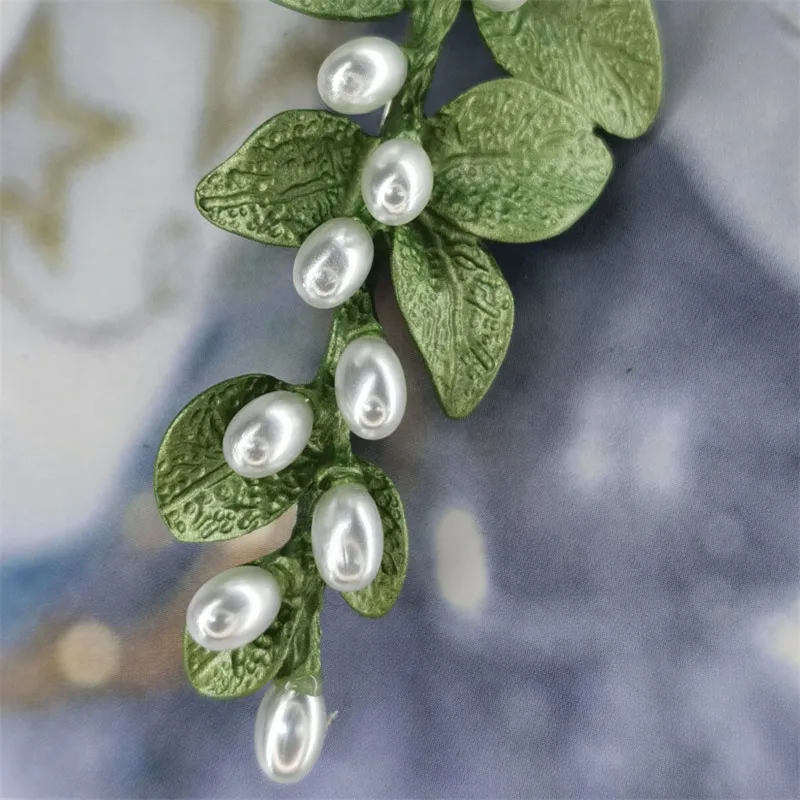

Enamel Green Color Plant Pearls Flower Starry Moon Vintage Brooch for Women Girls Coat Accessories