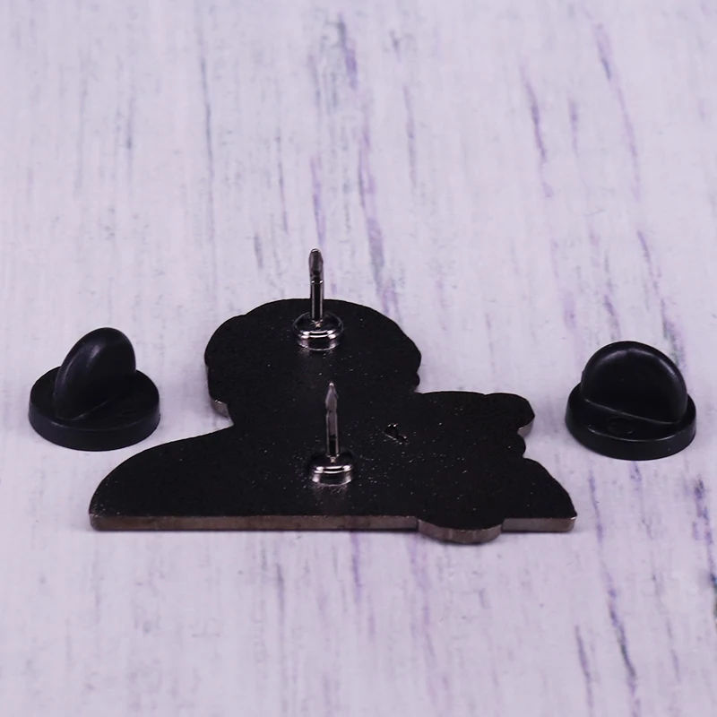 Эмалированная булавка Фреда Роджерса и медведя-марионетки Ностальгический