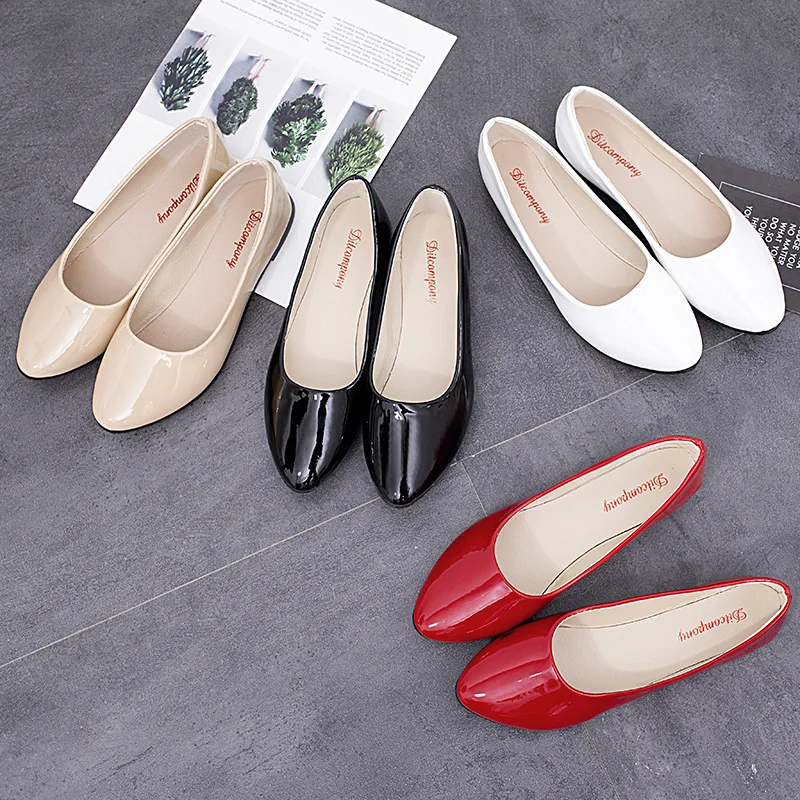 The new spring/fall 2019 collection features a pair of pointed shallow flat beanie shoes and mom women | Обувь
