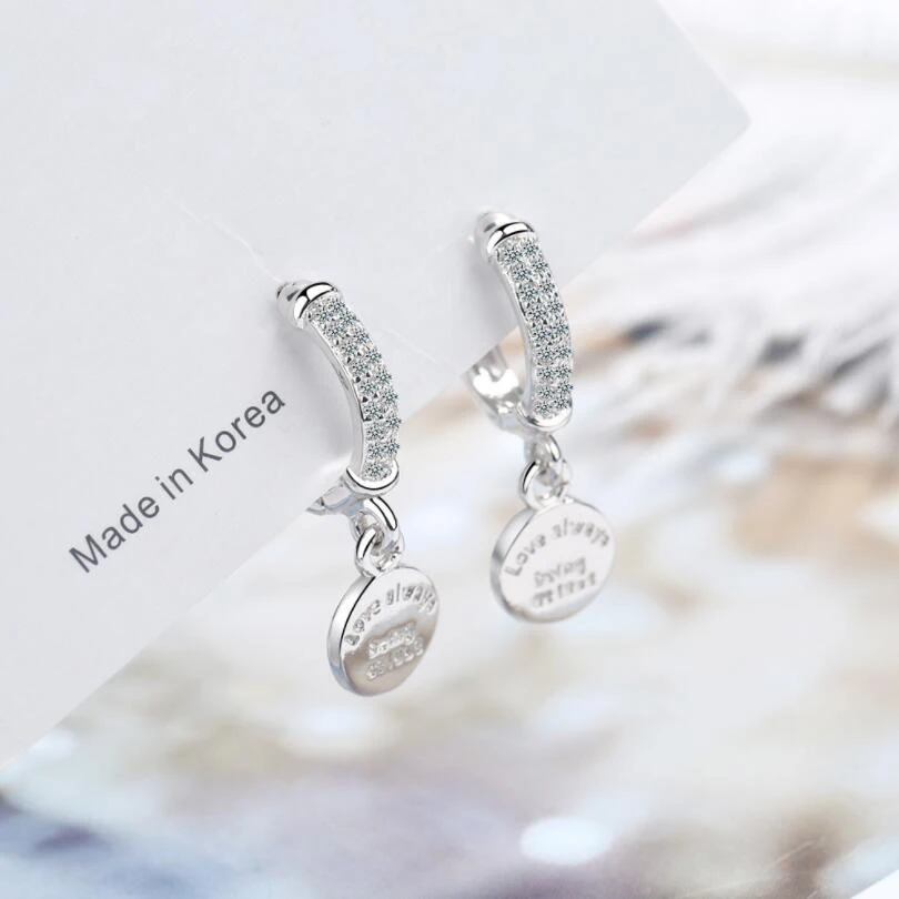 Брендовые круглые серьги с буквенным принтом короткие из циркония простые