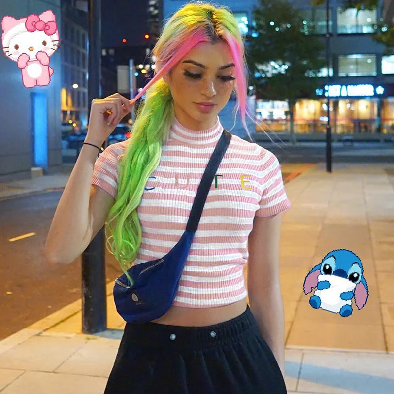 Женская короткая футболка в полоску Harajuku розовая укороченная с вышивкой уличном