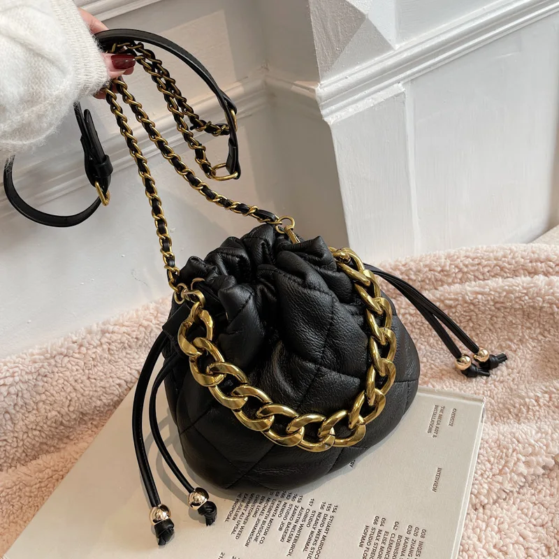 

2022 New Fashion Rhombus Thick Chain Shoulder Messenger Bucket Bag Ladies Autumn and Winter Simple Drawstring Bag Purse