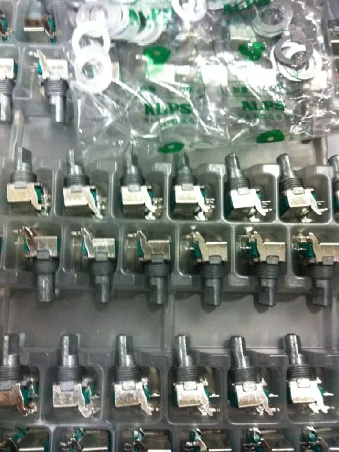 4PCS RK09L112003P precision potentiometer single vertical B10K shaft length 15MM |
