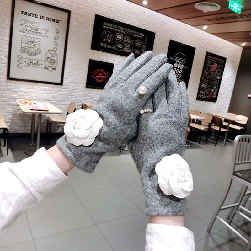 Модные зимние белые перчатки камелии женские кашемировые с жемчугом и сенсорным