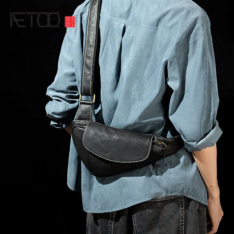 AETOO Fashion leather chest bag, men's casual messenger bag, first layer cowhide zipper shoulder bag
