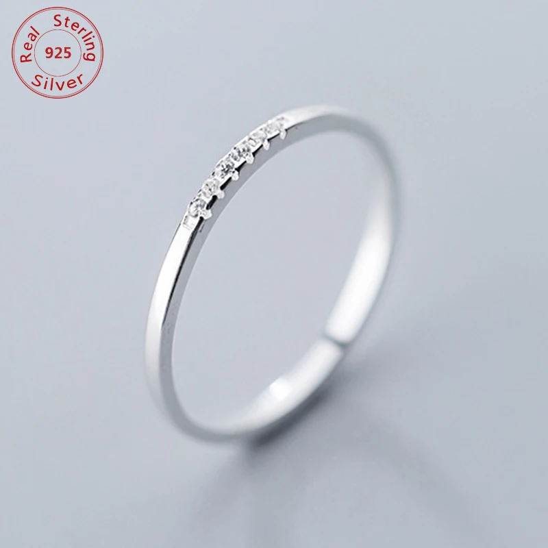 Женские модели из натурального серебра кольцо с одним рядом кристаллов циркония