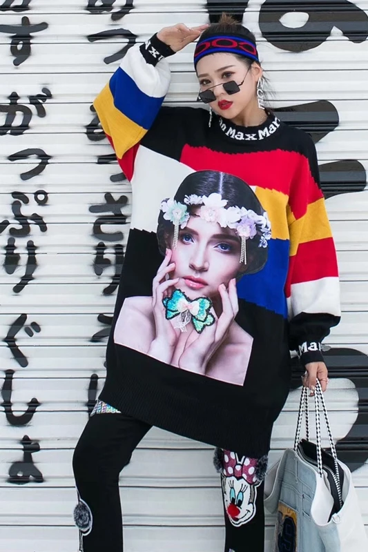 

Tide brand 2019 autumn and winter color matching printing girl long section loose long section high collar sweater female