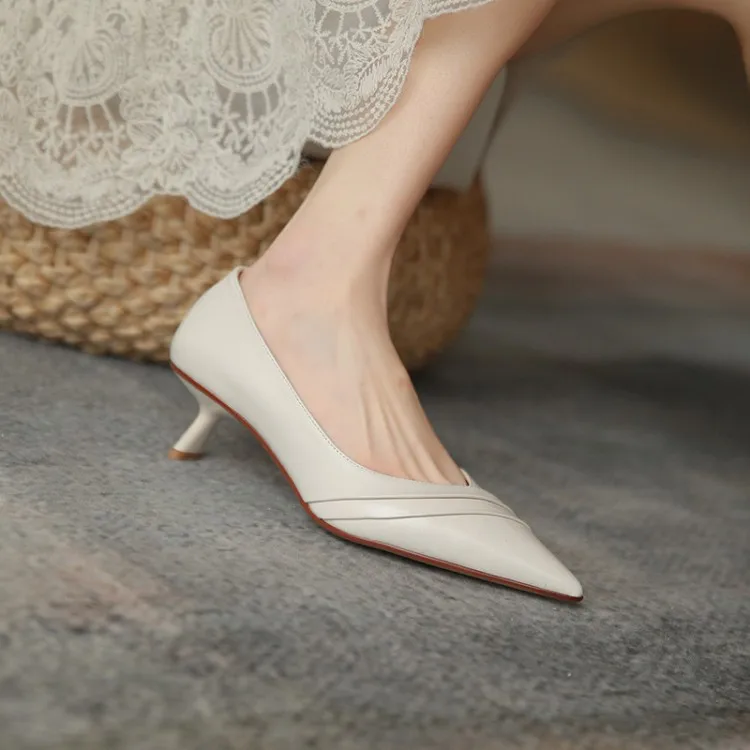 

Inside and outside full leather 2021 spring and autumn new shallow mouth single shoes women's pointed middle heel shoes