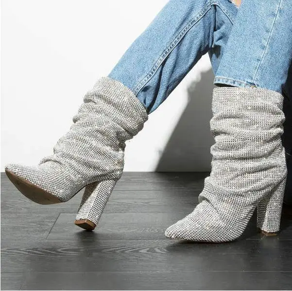 Не сужающийся книзу массивный каблук Стразы с острым носком Цвет серебро золото