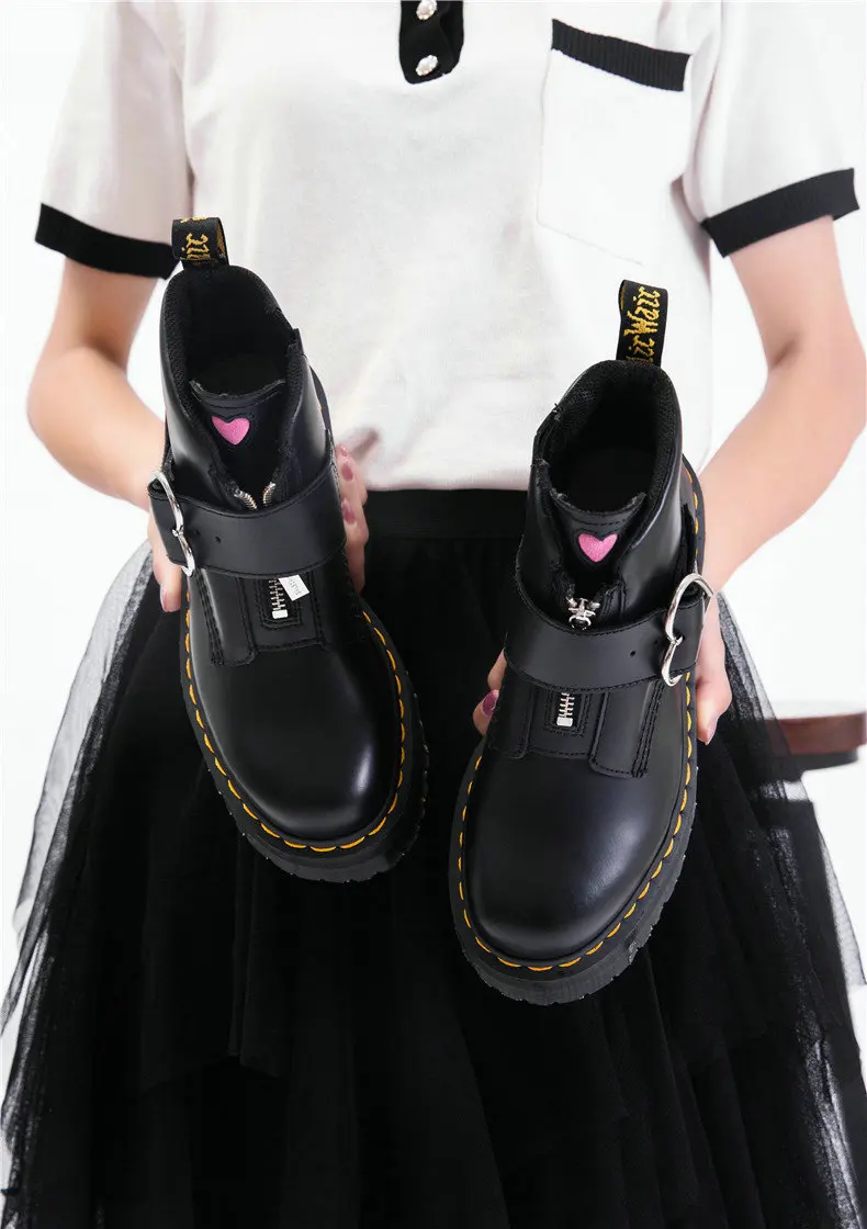 Ботинки martin; женские короткие ботинки из воловьей кожи с пряжкой; модные ботинки для девочек; зимняя обувь в британском стиле на молнии и толстой подошве