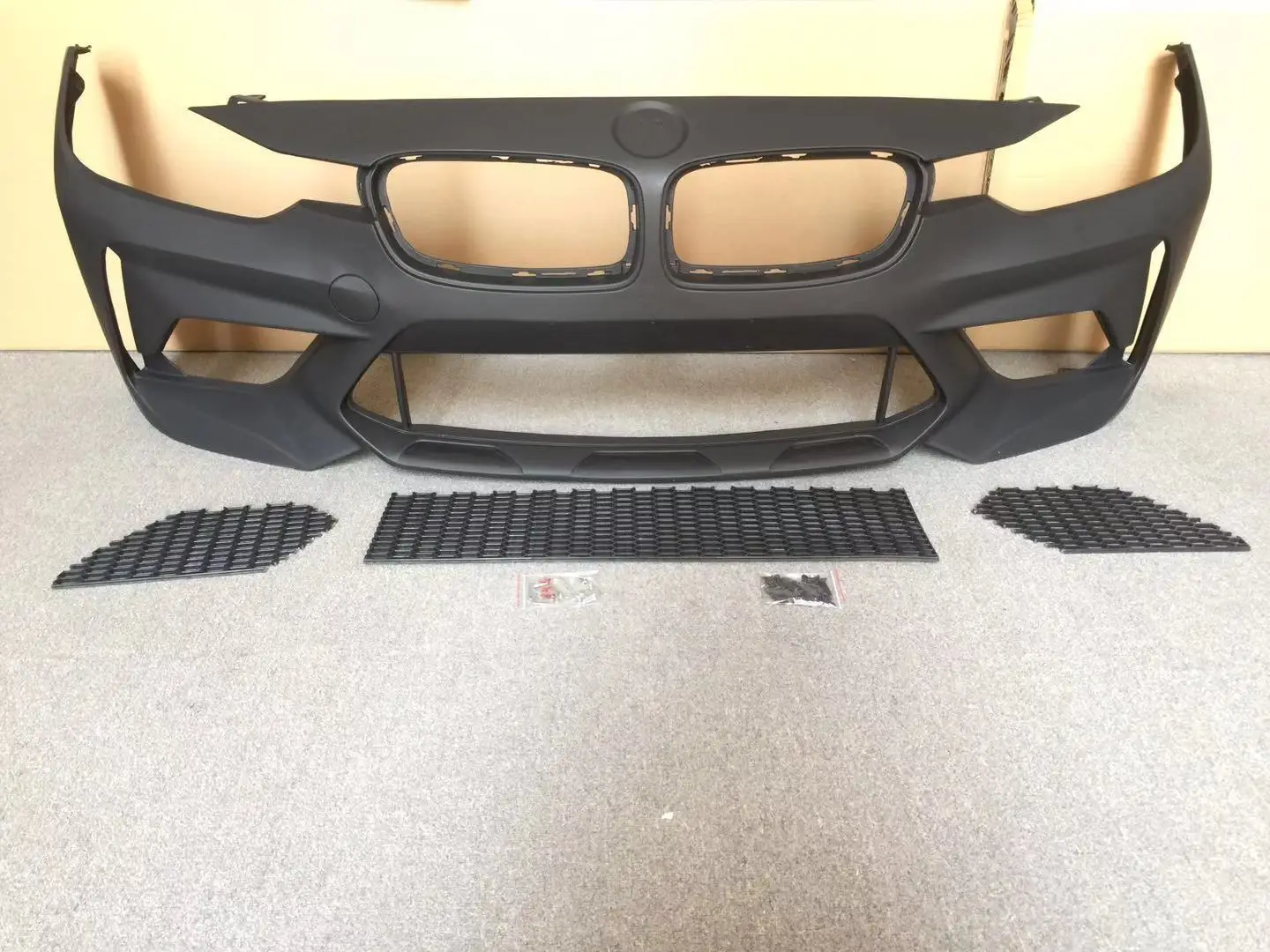

Suitable for BMW three series F30/F35 to M2C Thunder front bumper assembly with a large net surrounded by factory direct sales
