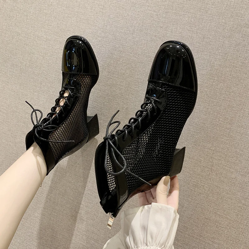 Женские ботинки в горошек с квадратным носком на среднем квадратном каблуке |