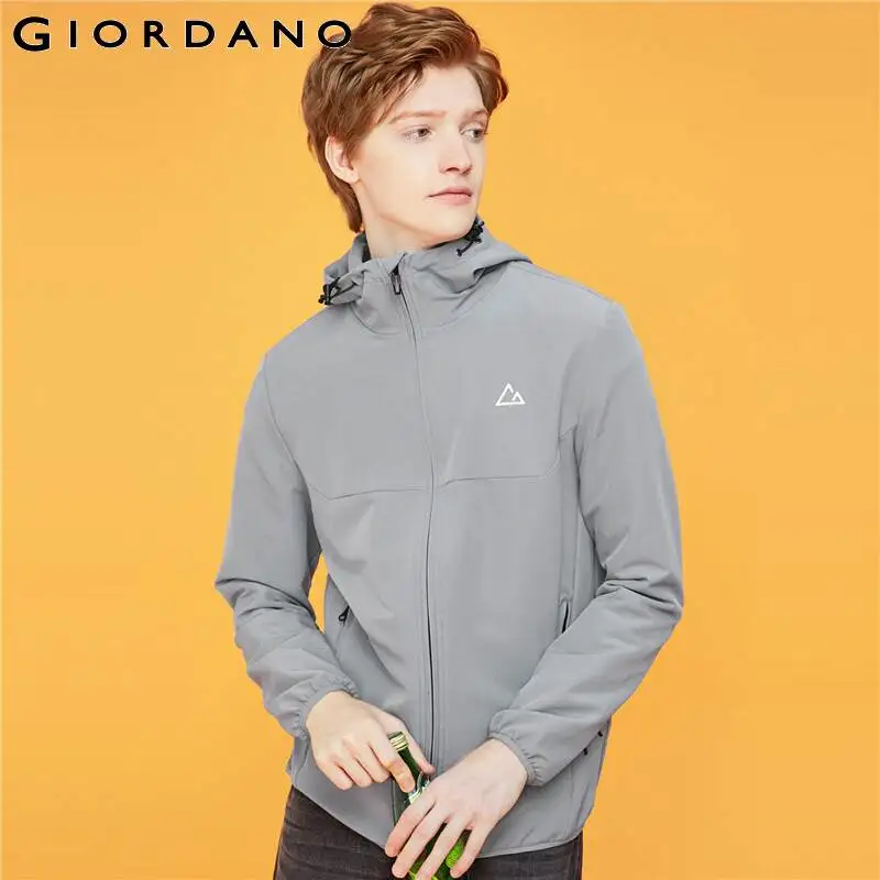 Giordano мужская ветровка с капюшоном g-motion,с небольшой вышивкой на груди, данная модель имеет несколько цветовых решений