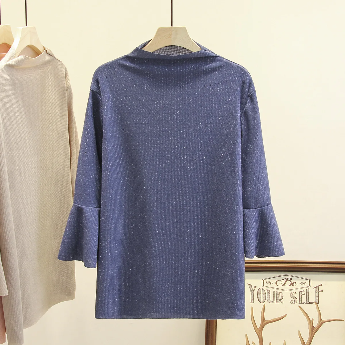 Женская футболка с расклешенными рукавами весна 2020 высоким воротником тонкие