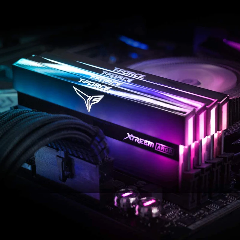 Набор TEAMGROUP T-Force ARGB 4000 МГц CL18 16 Гб (2x8 ГБ) PC4-32000 двухканальная ОЗУ DDR4 D для настольных