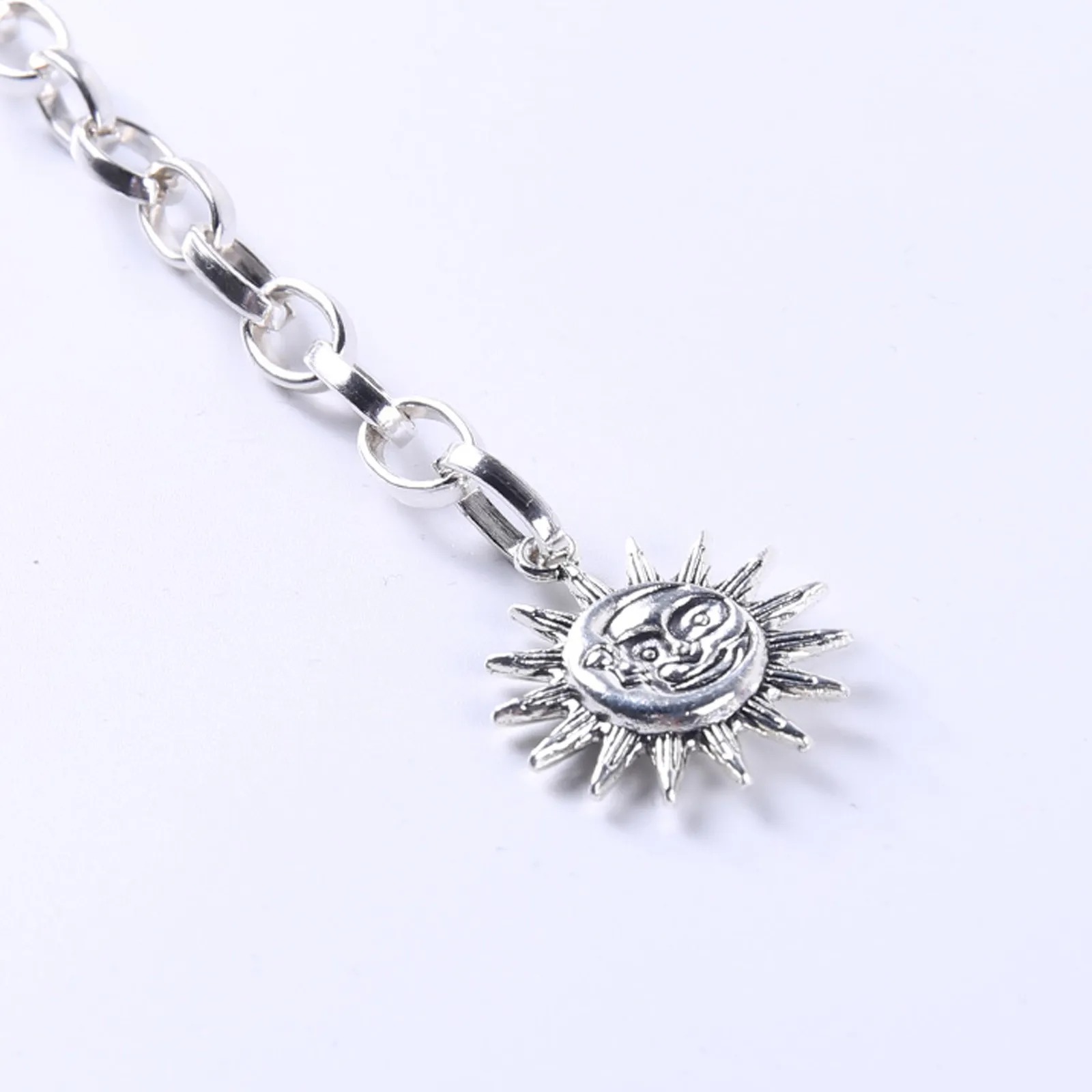 

Harajuku Punk Moon Metal Belts Women Vintage High Waist Chain Waist Belts Gothic Moon Sun Sliver Pendant Belts Female Streetwear