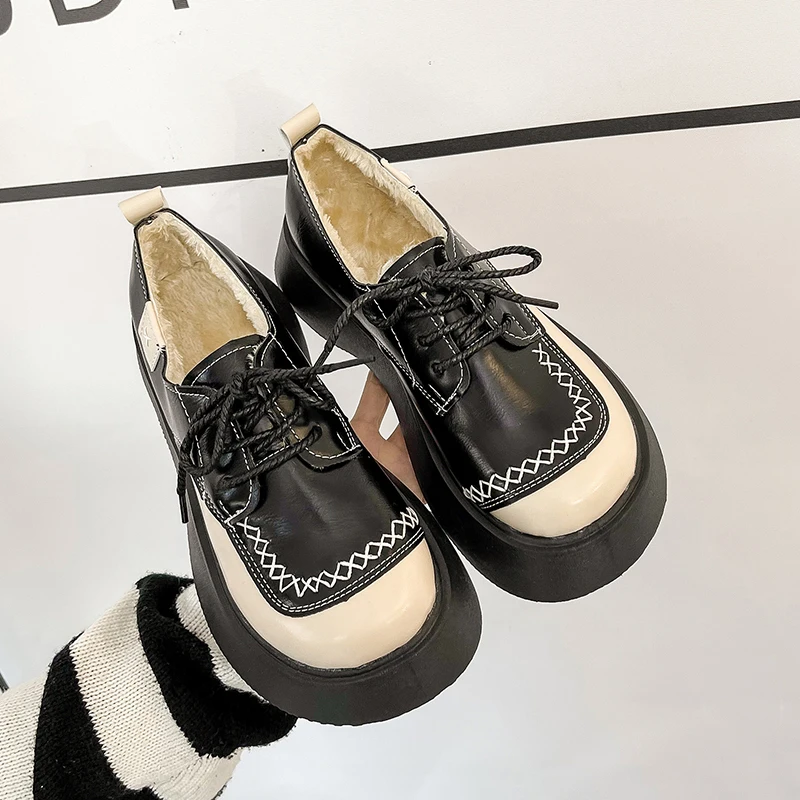 

Женская кожаная обувь на платформе со шнуровкой в британском стиле