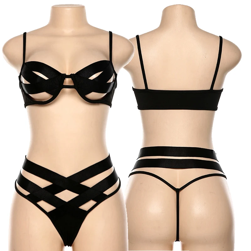 Комплект женского нижнего белья из бюстгальтера и трусиков с вырезами | Женская