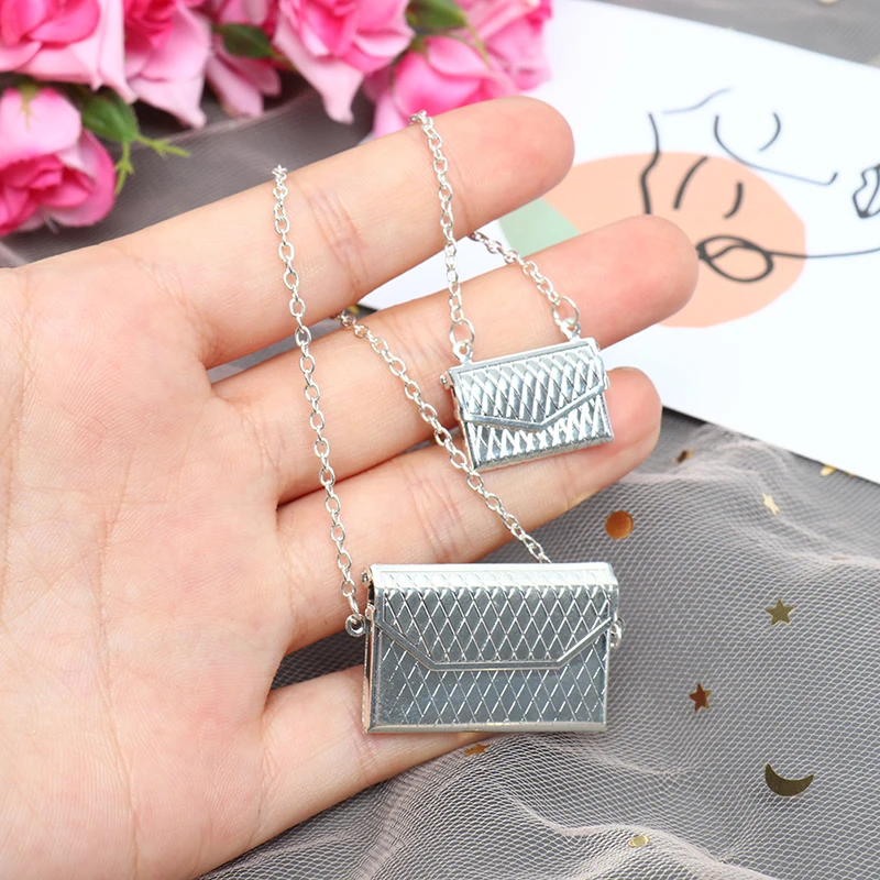 

1/12 Сумочка куклы Женская металлическая сумка Кошелек Аксессуары для кукольного домика детская игрушка для кукольного домика наклейки