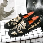 Мужские туфли из искусственной замши, черные повседневные Мокасины с золотистой вышивкой и цветами, в деловом стиле, KS049, 2021