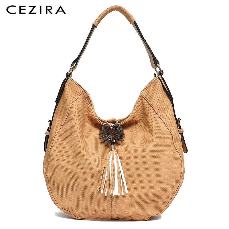 Сумка на плечо CEZIRA женская из экокожи модный большой саквояж Хобо с кисточками