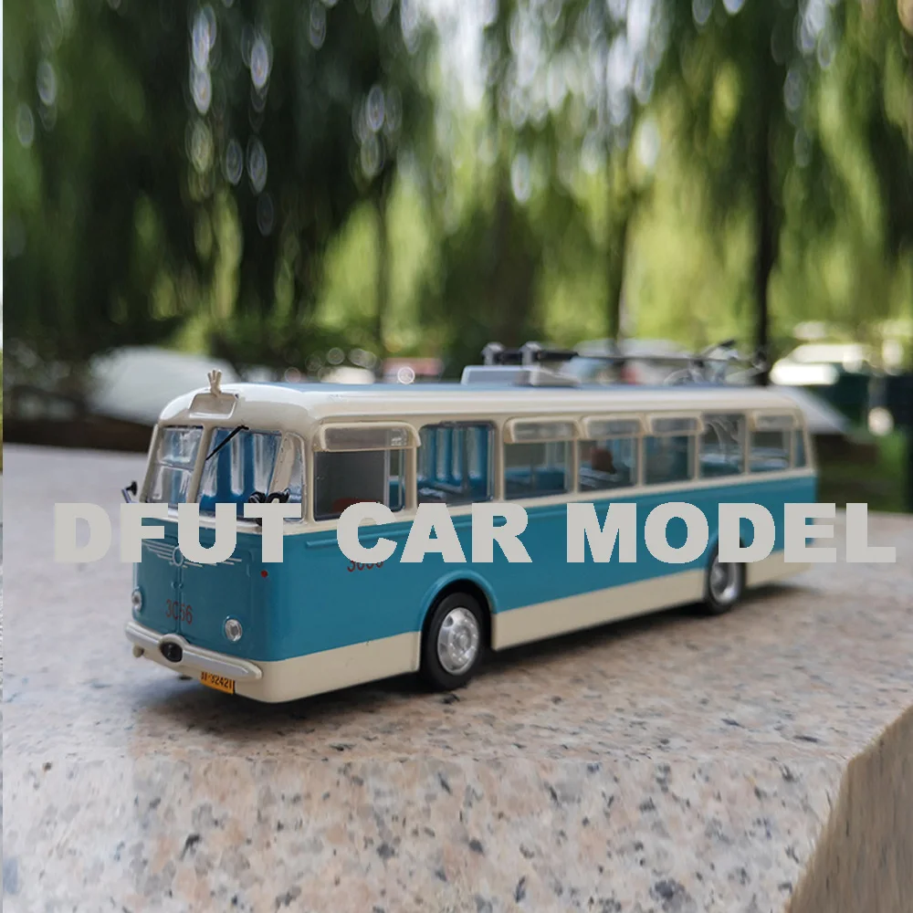 Модель автомобиля из литого металлического сплава в масштабе 1:64 8TR модель