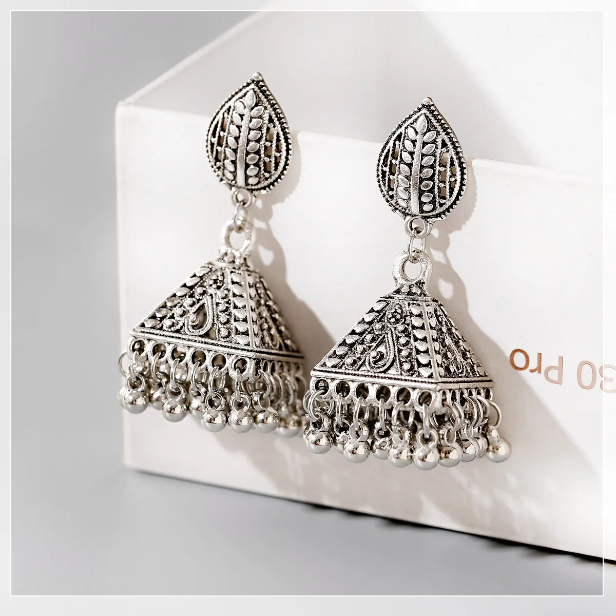 

Women's Ethnic Retro Silver Color Bell Indian Jhumka Earrings Wedding Jewelry Classic Vintage Alloy Tassel Earrings Bijoux 2021