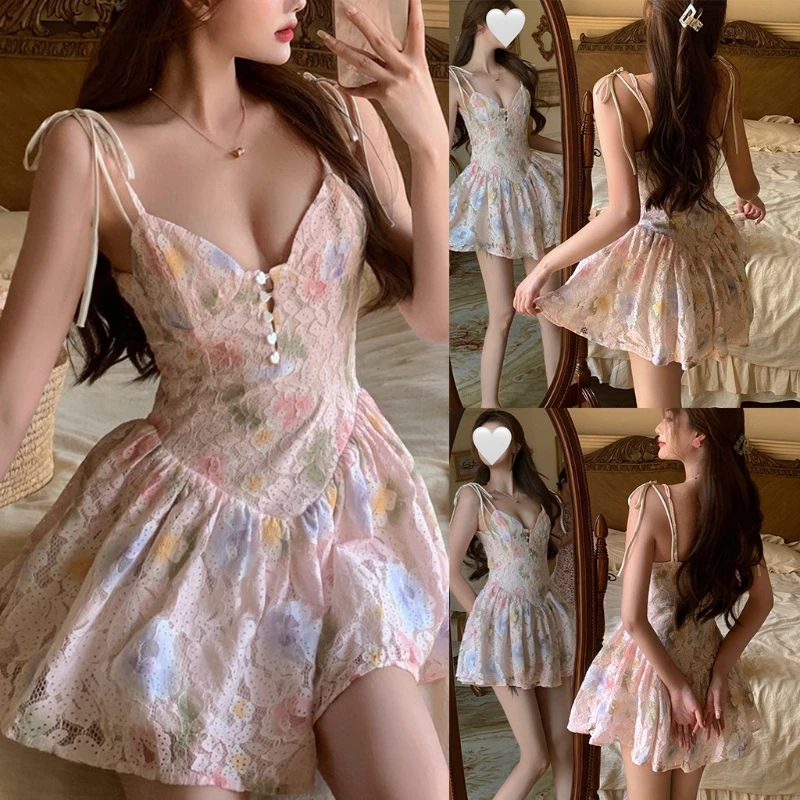 

Женское мини-платье на тонких бретельках, с цветочным принтом