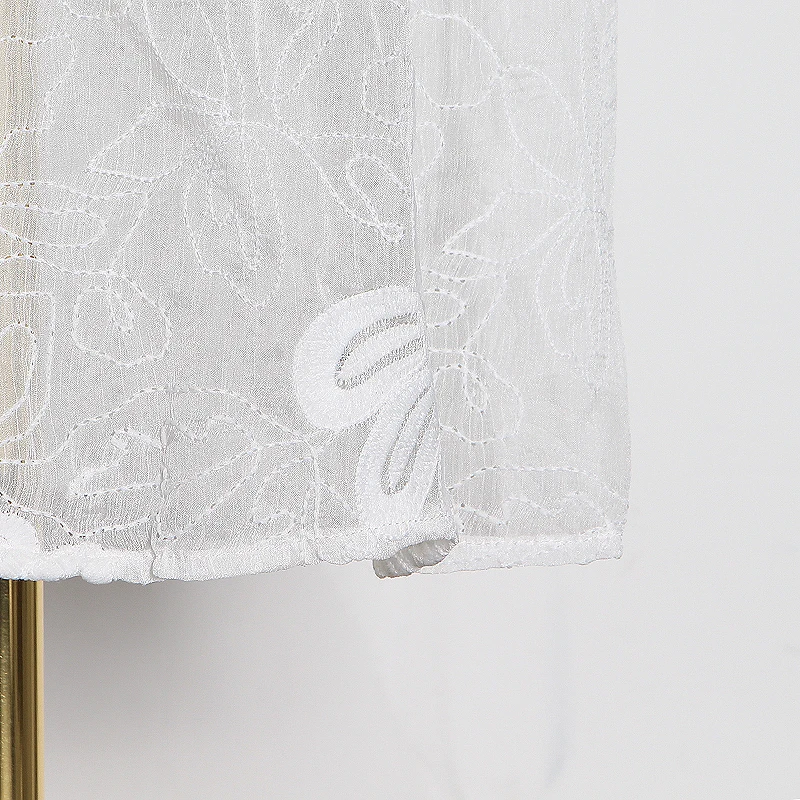 Платье с вышивкой TWOTWINSTYLE v-образным вырезом и расклешенными рукавами высокой