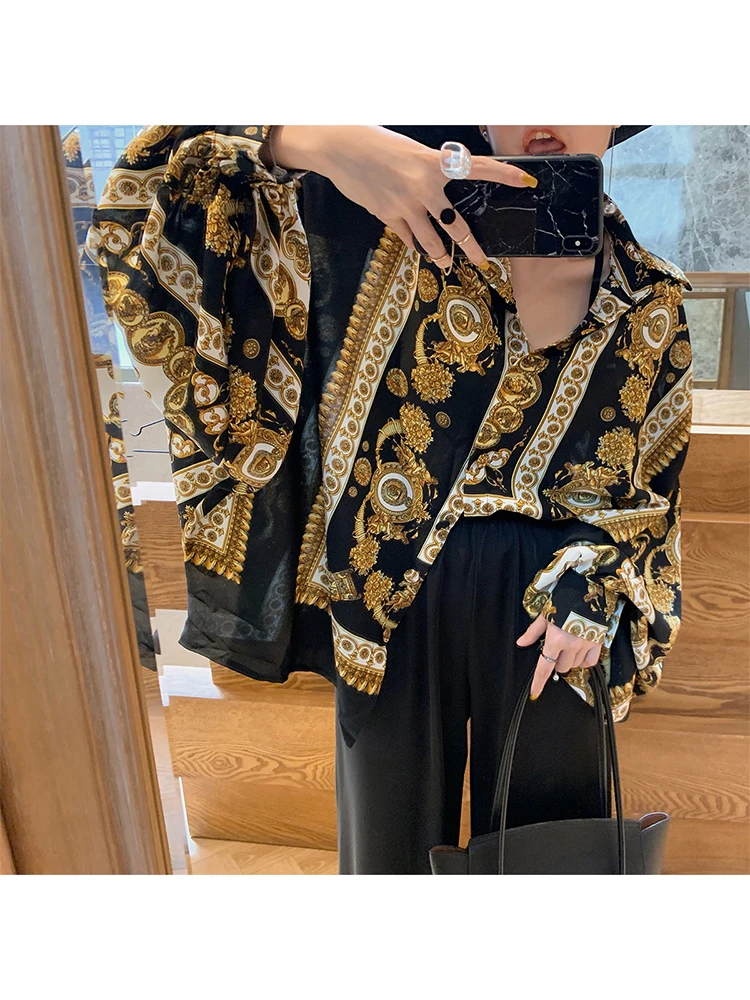 Женская рубашка свободного кроя с рукавом летучая мышь и принтом под старину