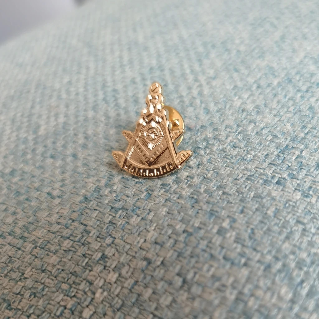 

3/4" masonic lapel pin with butterfly cluch on backing