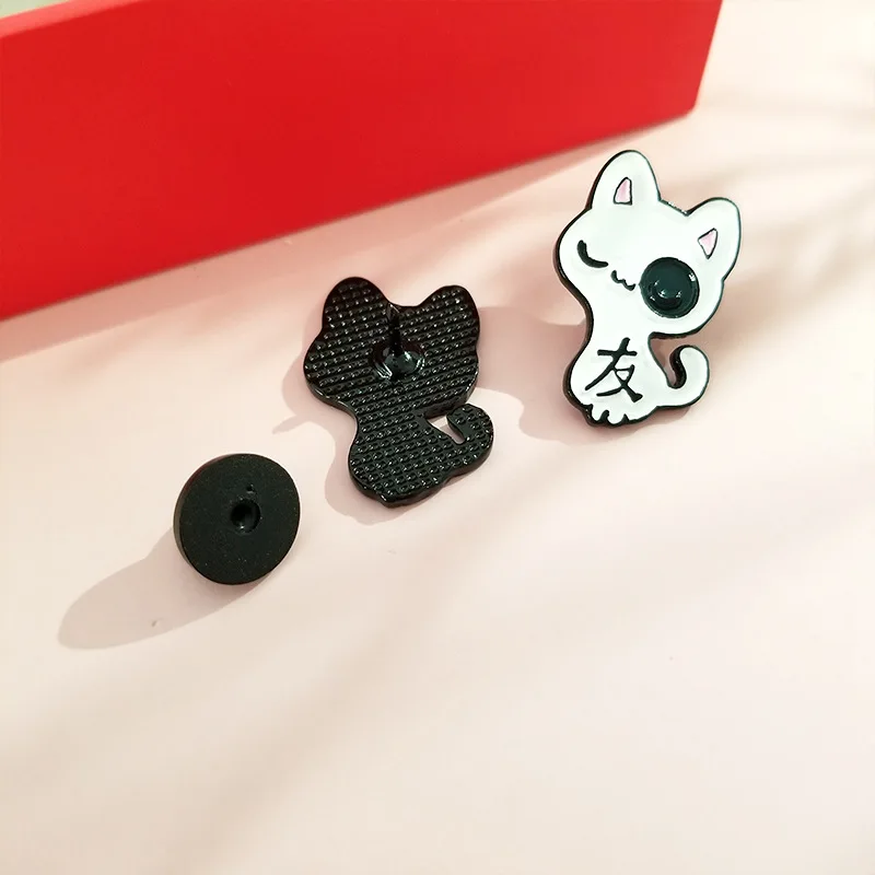 

Black And White Cartoon Dog Pins Corgi Mom badges Denim Jackets Bags Hats Backpack Accessories Dog Lover Kids Gift