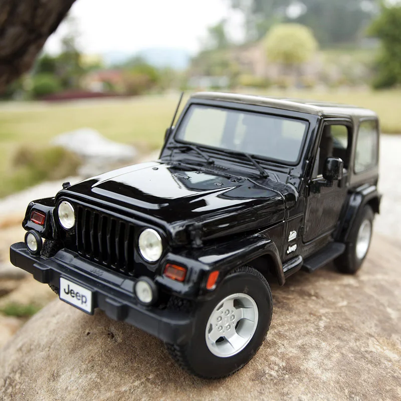 1:18 весы литой под давлением сплав автомобиля игрушки модель для Jeep Wrangler Sahara Suv с