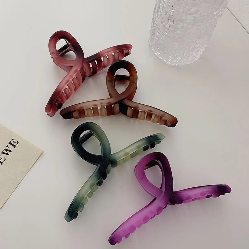 

2021 Korean Gradient Big Hair Claws Elegant Frosted Plastic Hair Clips Hairpin Barrette Headwear for Women Girl Hair Accessories